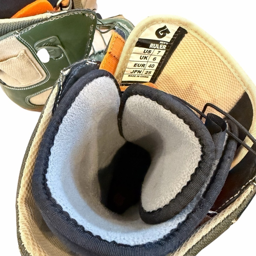 Burton Ruler Snowboard Boots in Green and Cream - Picture 6 of 10